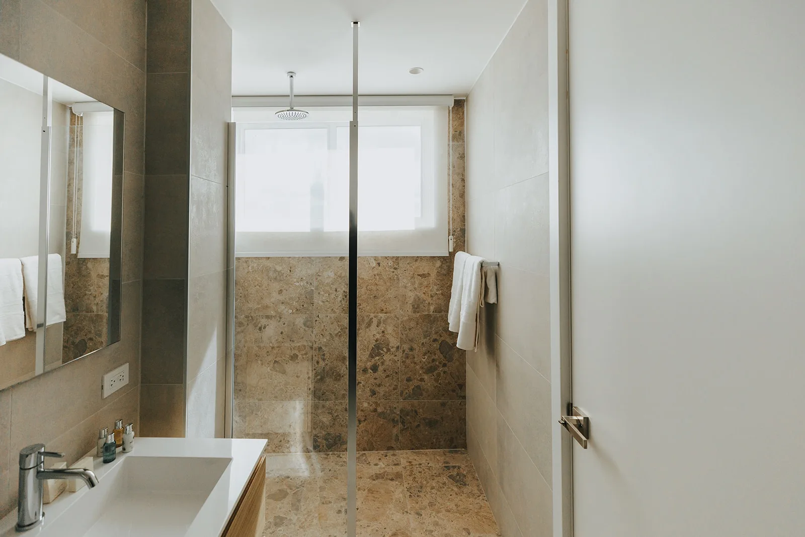 A360.E42 - Chic 3BR Escape Near the Sand, Best Location