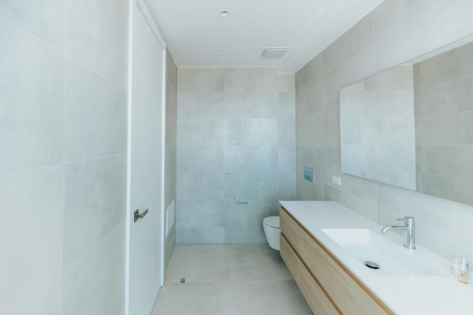 A360.E42 - Chic 3BR Escape Near the Sand, Best Location