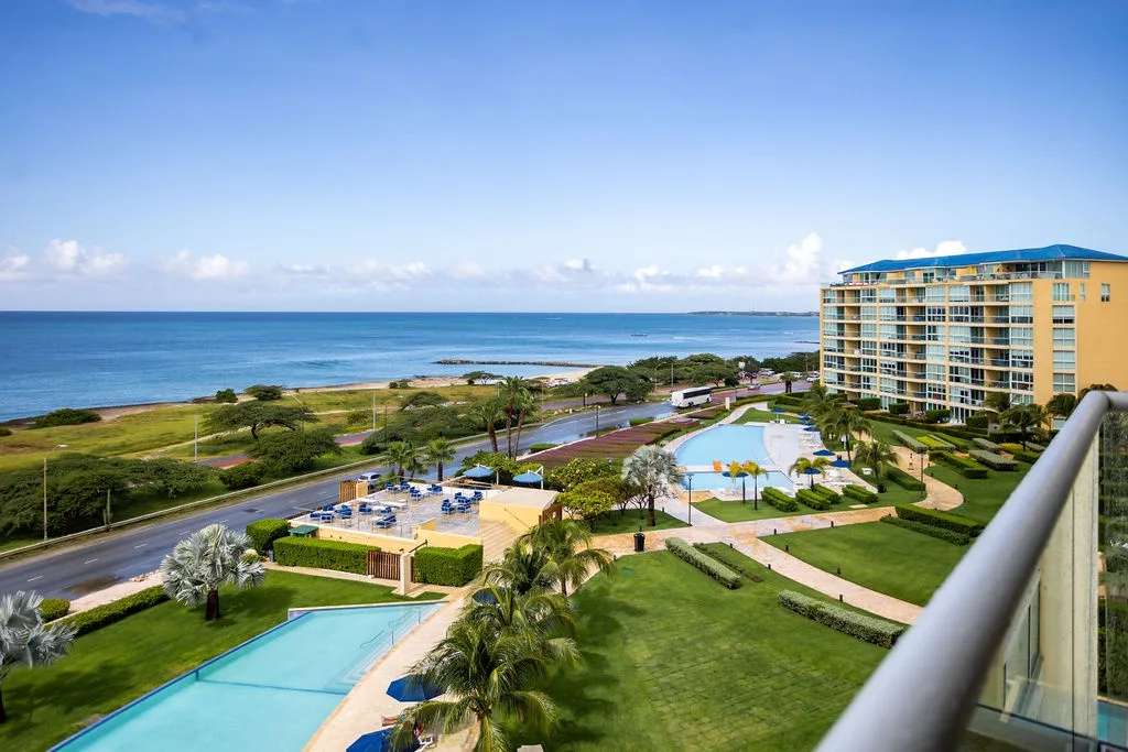 2BS-Blue636 - Ultramodern Beach condo with an accent red energy