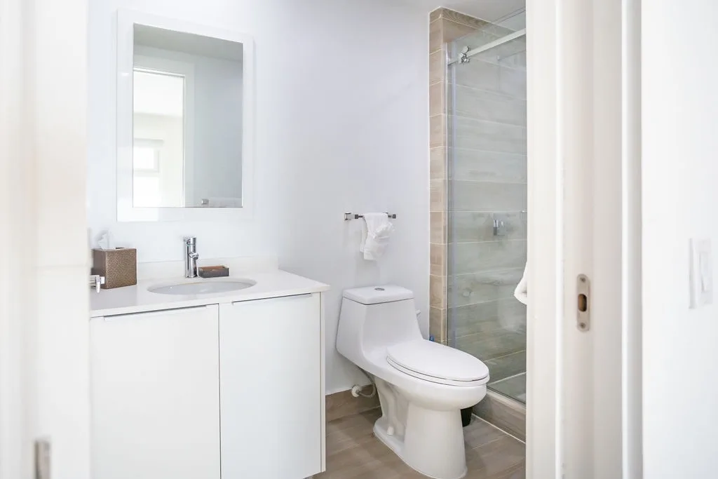 2BS-Blue636 - Ultramodern Beach condo with an accent red energy