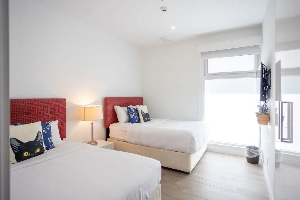 2BS-Blue636 - Ultramodern Beach condo with an accent red energy