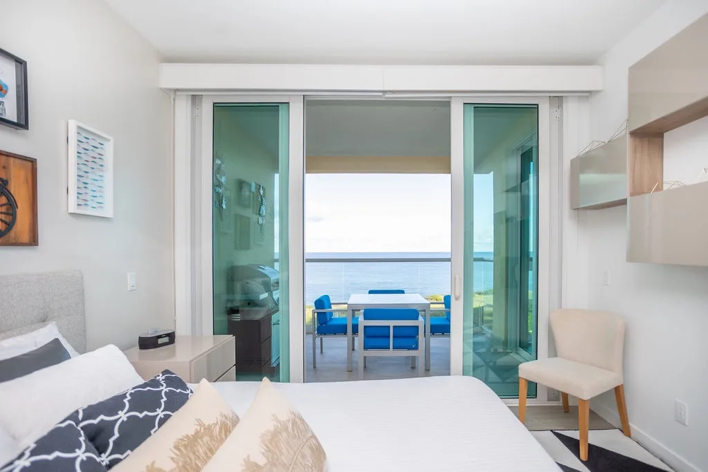 2BS-Blue636 - Ultramodern Beach condo with an accent red energy
