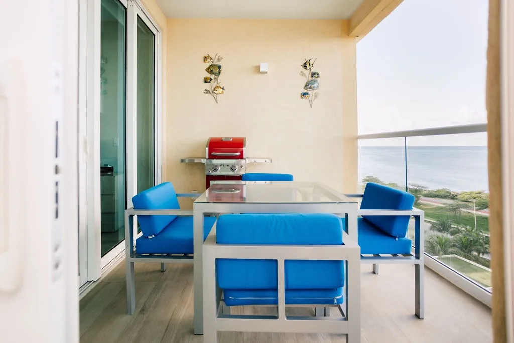 2BS-Blue636 - Ultramodern Beach condo with an accent red energy