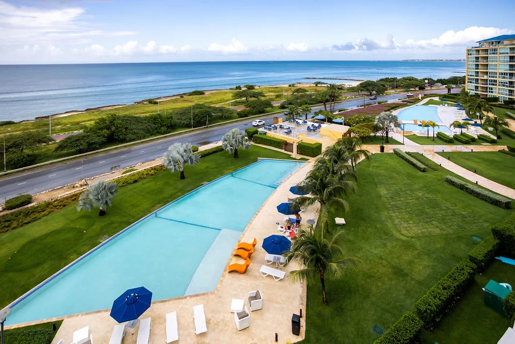 2BS-Blue636 - Ultramodern Beach condo with an accent red energy