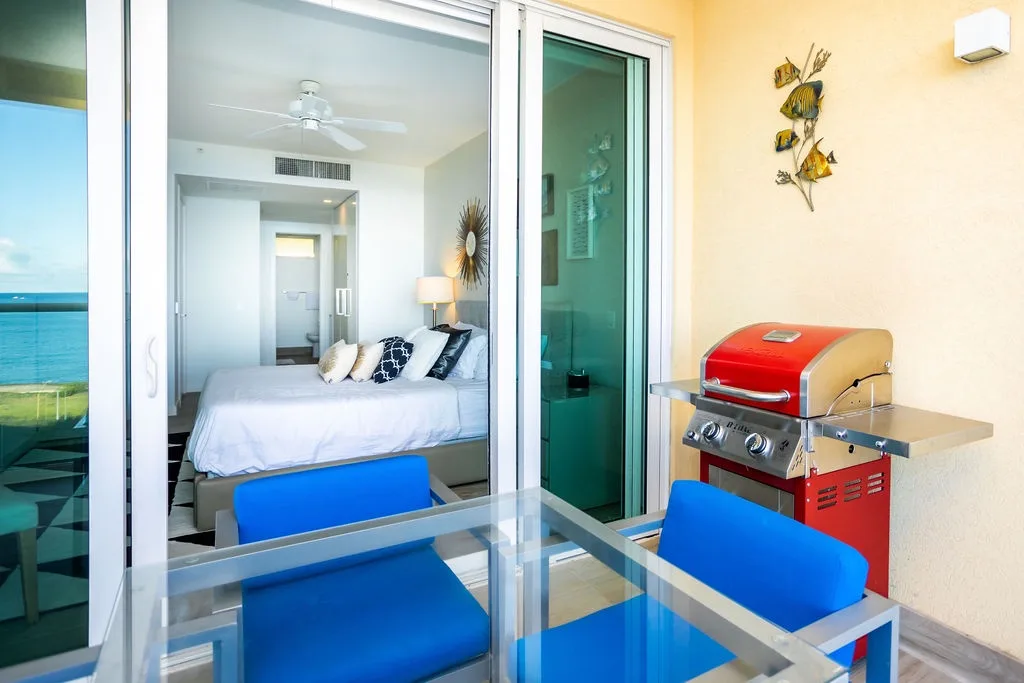 2BS-Blue636 - Ultramodern Beach condo with an accent red energy