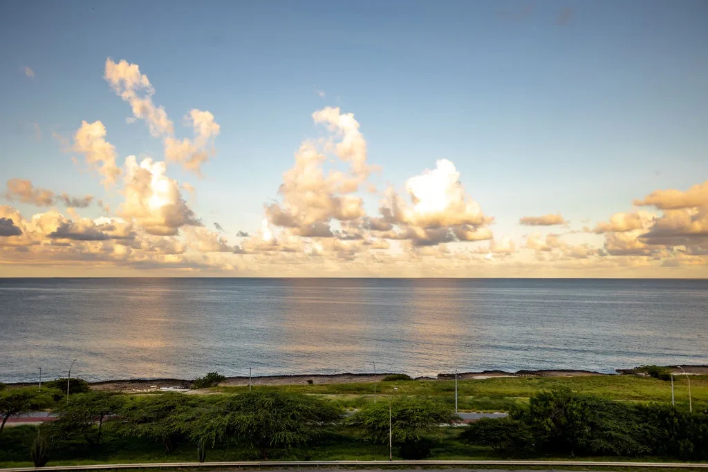 2BS-Blue636 - Ultramodern Beach condo with an accent red energy