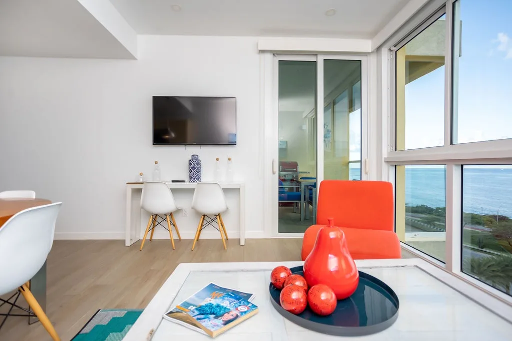 2BS-Blue636 - Ultramodern Beach condo with an accent red energy