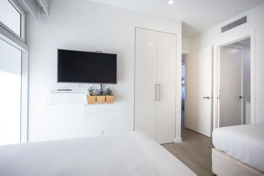 2BS-Blue636 - Ultramodern Beach condo with an accent red energy