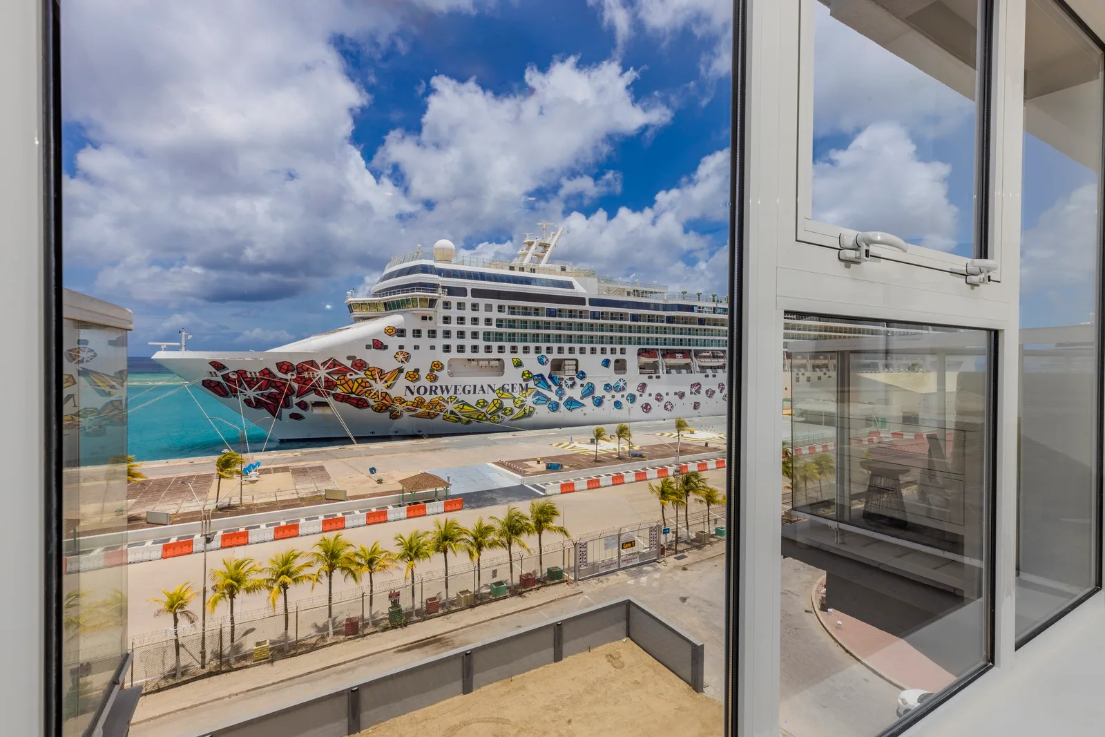 HH-Studio503S - Love Where U Live and Stay, Turquoise view Studio