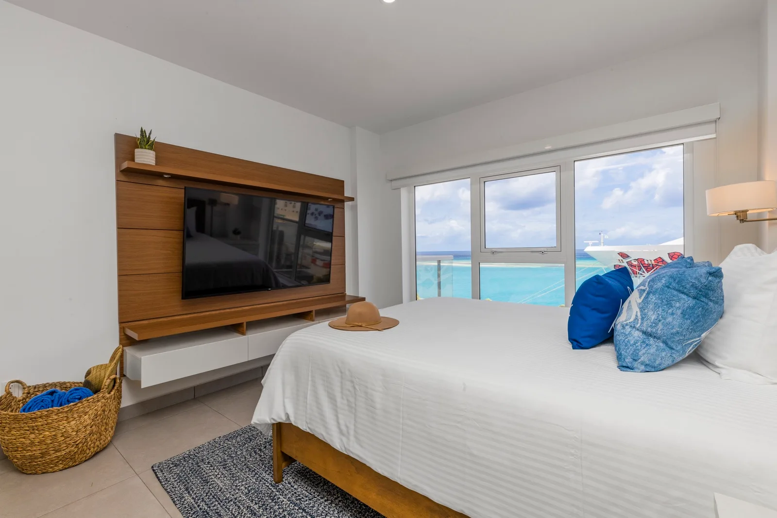 HH-Studio503S - Love Where U Live and Stay, Turquoise view Studio