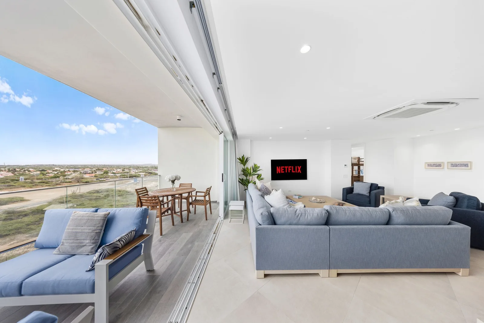 A360.E52 - Luxury Coastal Condo with Panoramic Views of Aruba
