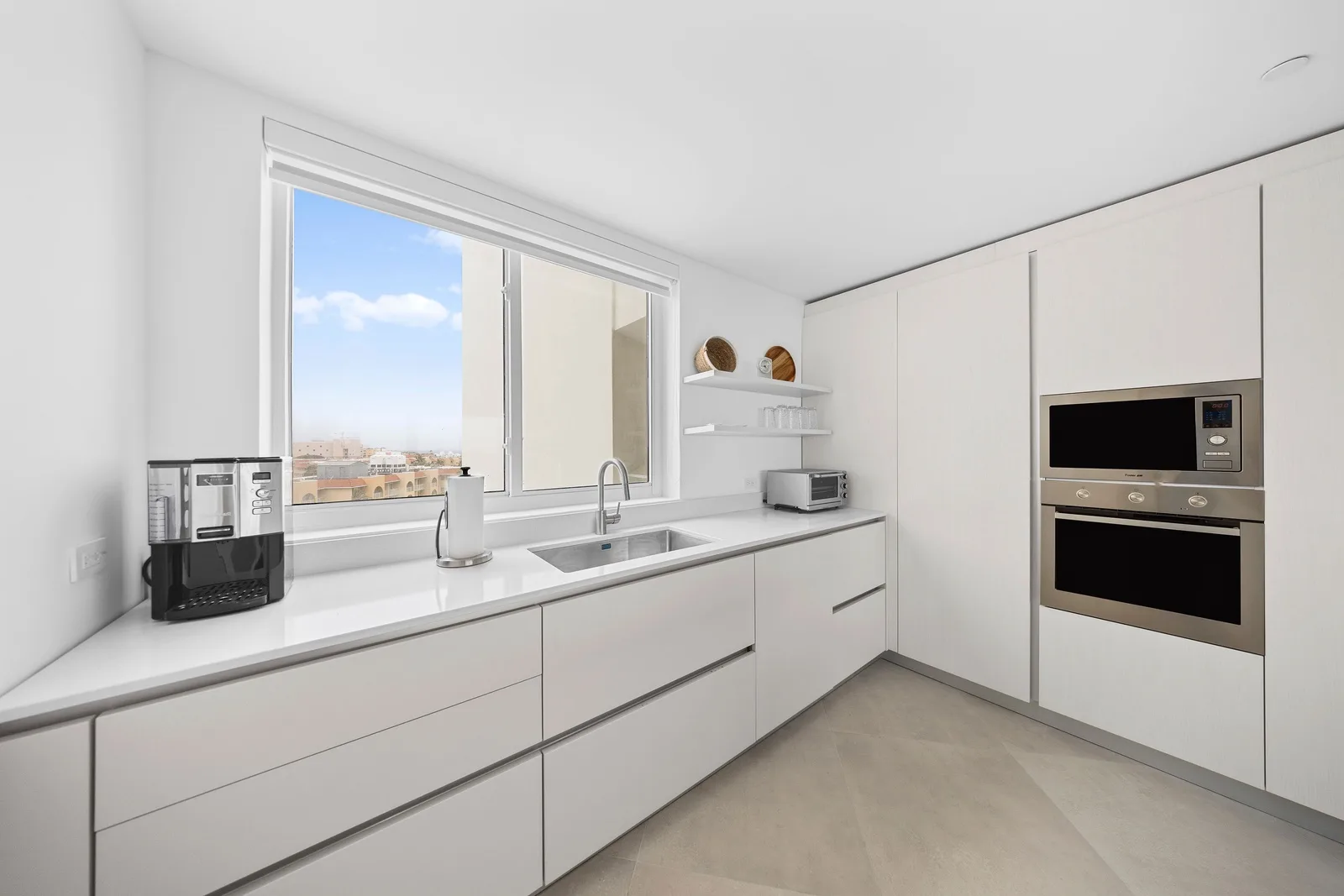 A360.E52 - Luxury Coastal Condo with Panoramic Views of Aruba
