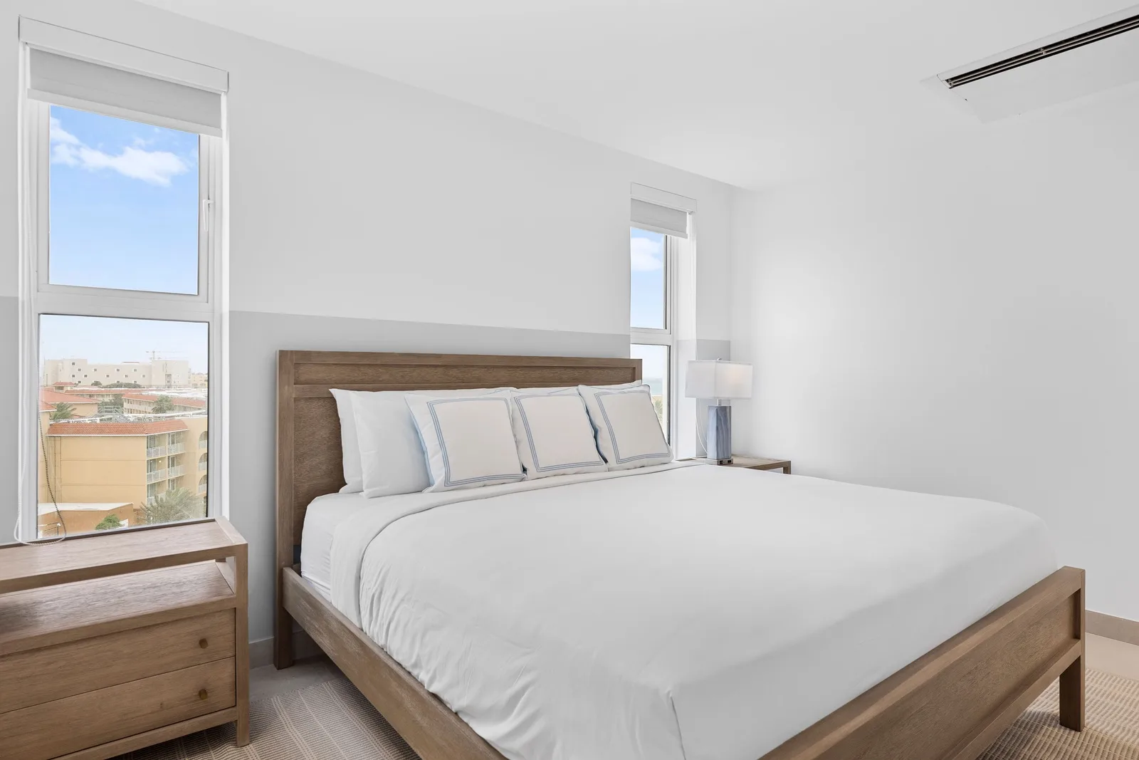 A360.E52 - Luxury Coastal Condo with Panoramic Views of Aruba