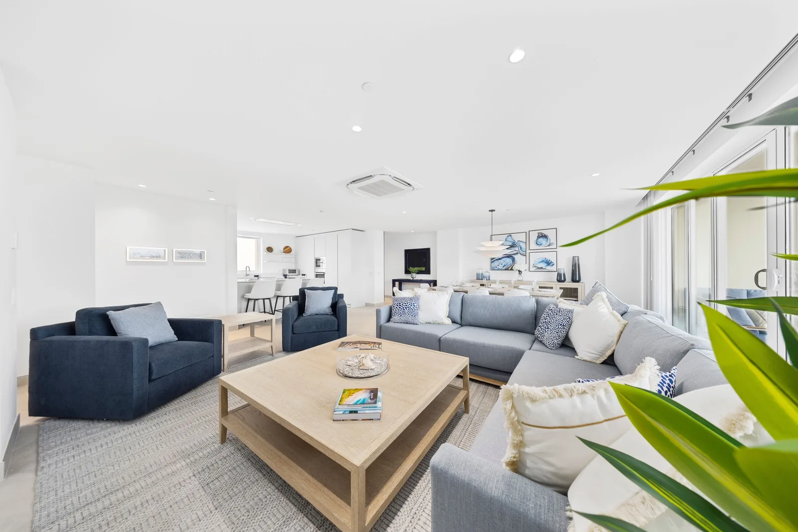 A360.E52 - Luxury Coastal Condo with Panoramic Views of Aruba
