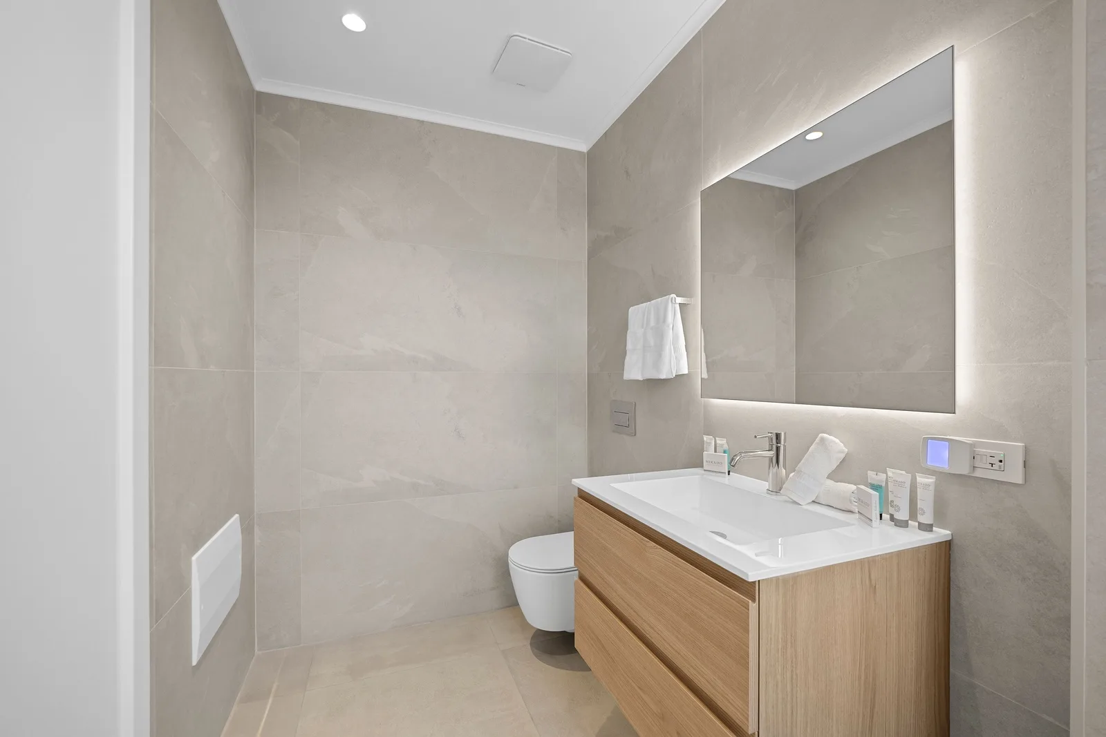 A360.E52 - Luxury Coastal Condo with Panoramic Views of Aruba