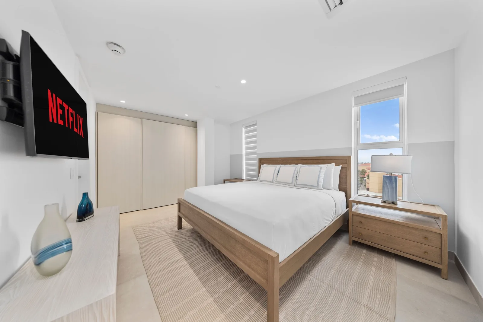 A360.E52 - Luxury Coastal Condo with Panoramic Views of Aruba