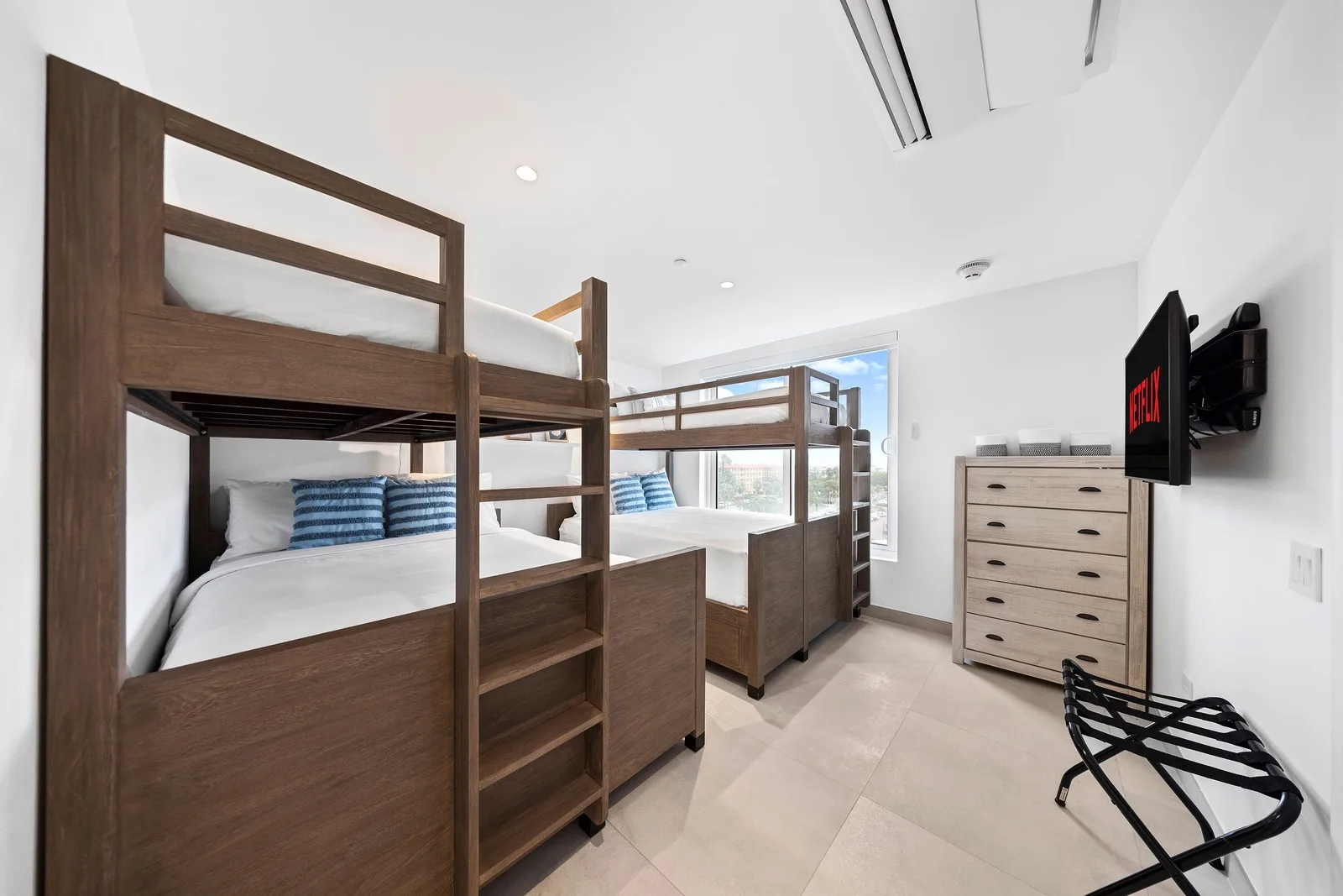 A360.E52 - Luxury Coastal Condo with Panoramic Views of Aruba