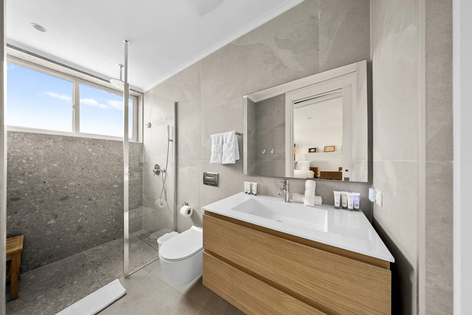 A360.E52 - Luxury Coastal Condo with Panoramic Views of Aruba
