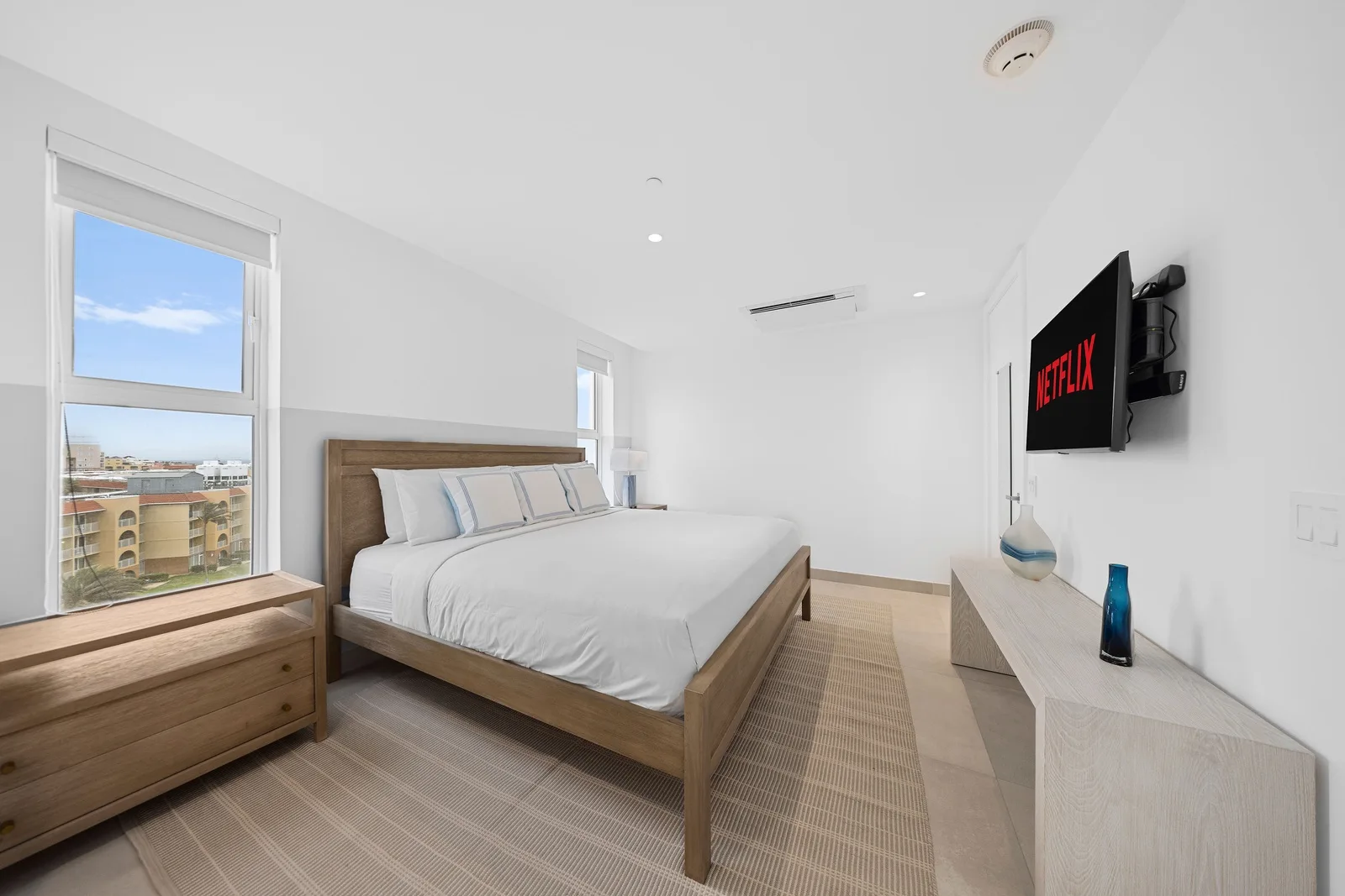 A360.E52 - Luxury Coastal Condo with Panoramic Views of Aruba