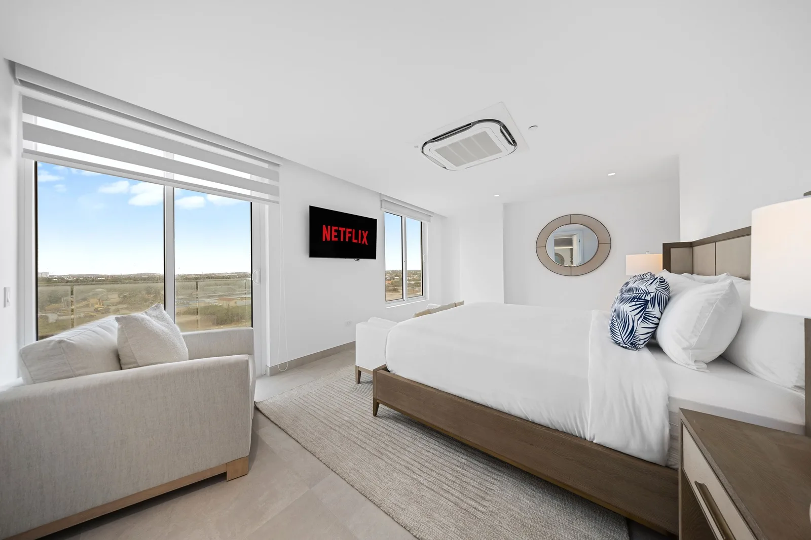 A360.E52 - Luxury Coastal Condo with Panoramic Views of Aruba