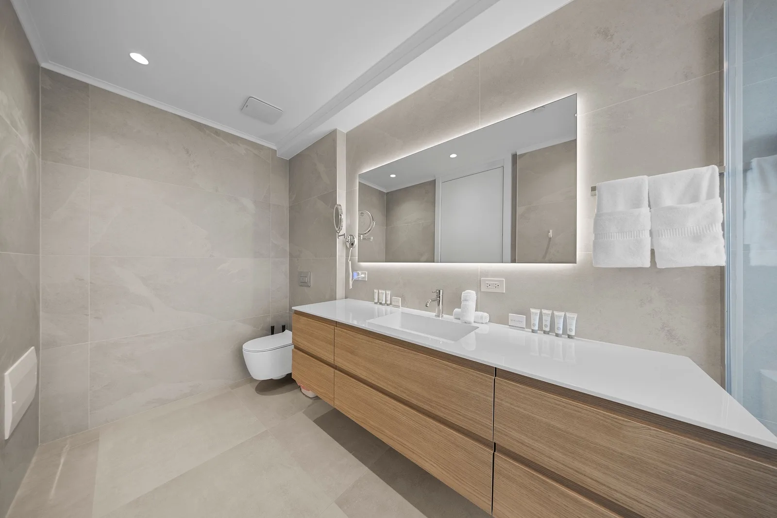 A360.E52 - Luxury Coastal Condo with Panoramic Views of Aruba