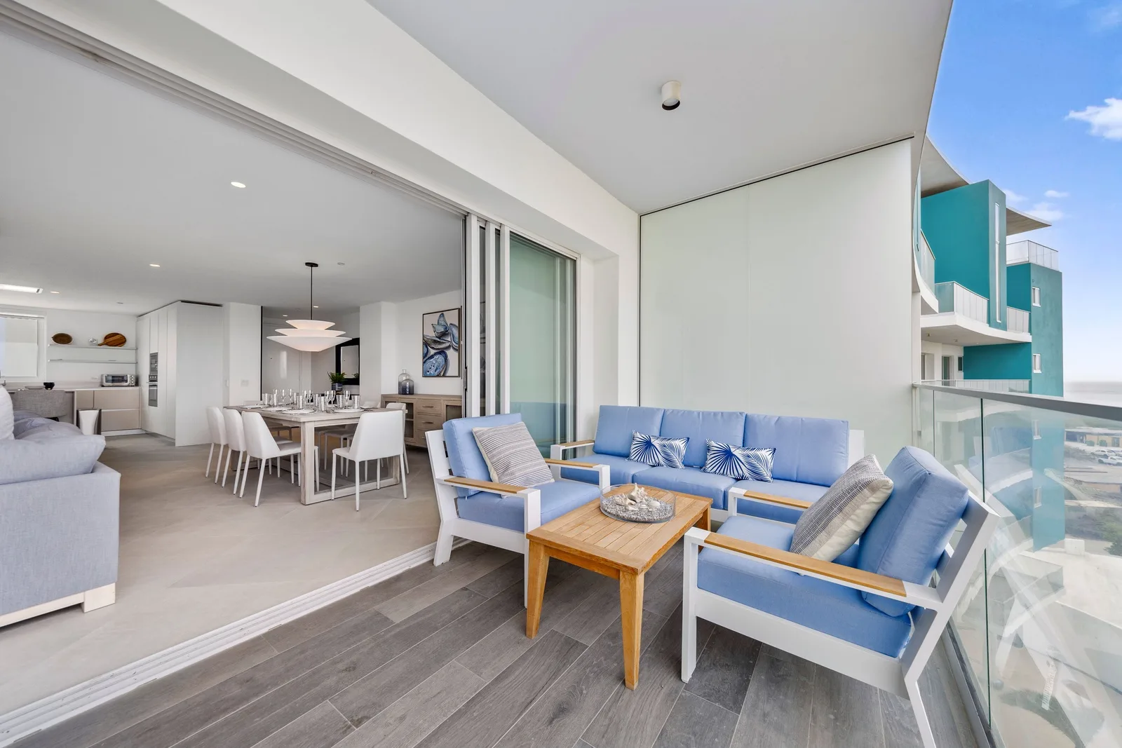 A360.E52 - Luxury Coastal Condo with Panoramic Views of Aruba