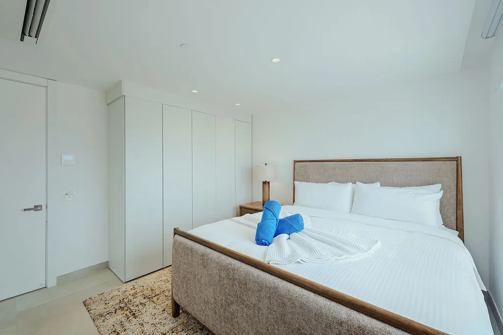 A360.E62- Luxury 3BR Suite with Terrace Near Eagle Beach