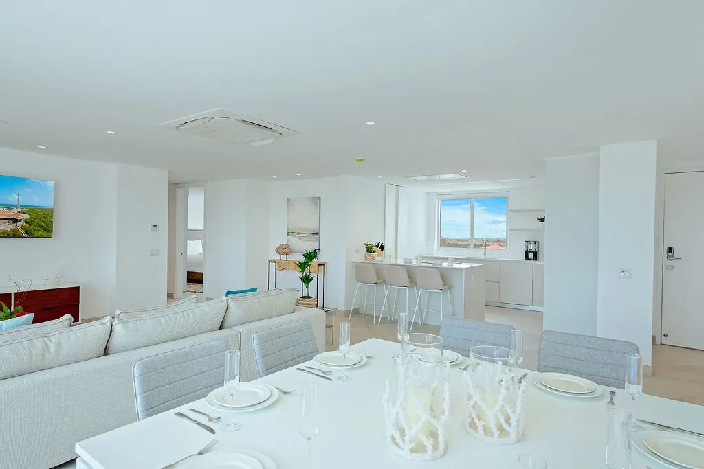 A360.E62- Luxury 3BR Suite with Terrace Near Eagle Beach