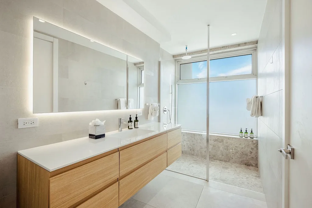 A360.E62- Luxury 3BR Suite with Terrace Near Eagle Beach