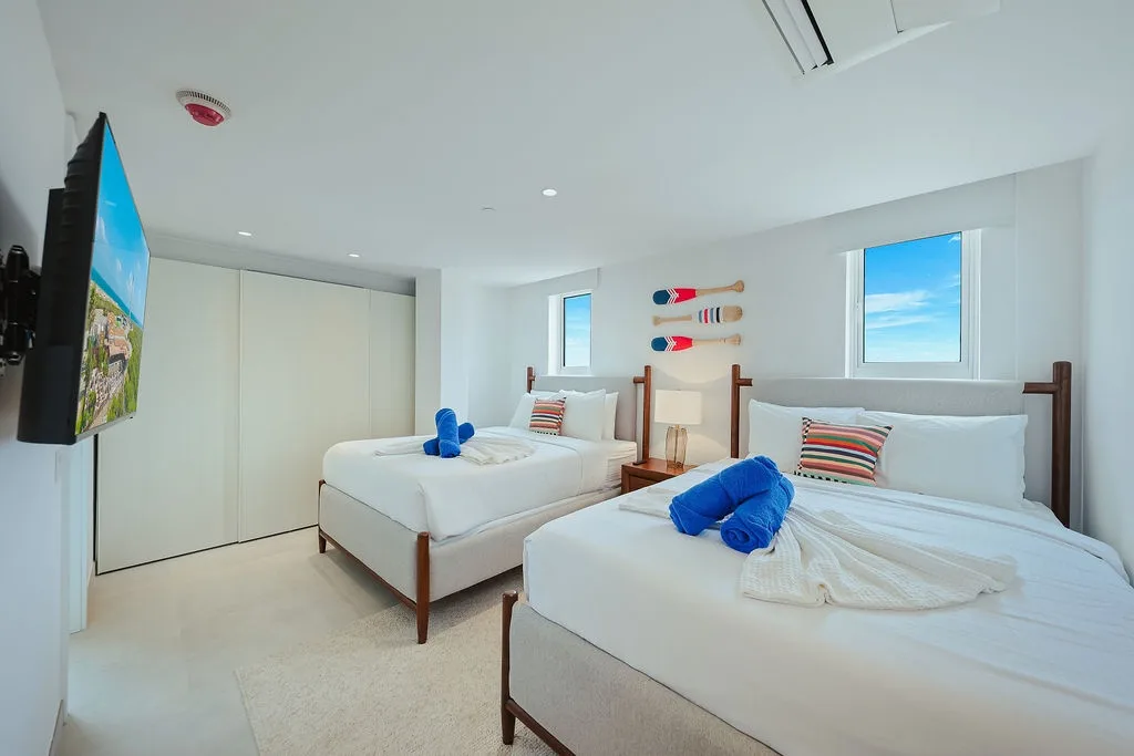 A360.E62- Luxury 3BR Suite with Terrace Near Eagle Beach