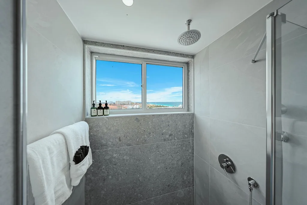 A360.E62- Luxury 3BR Suite with Terrace Near Eagle Beach