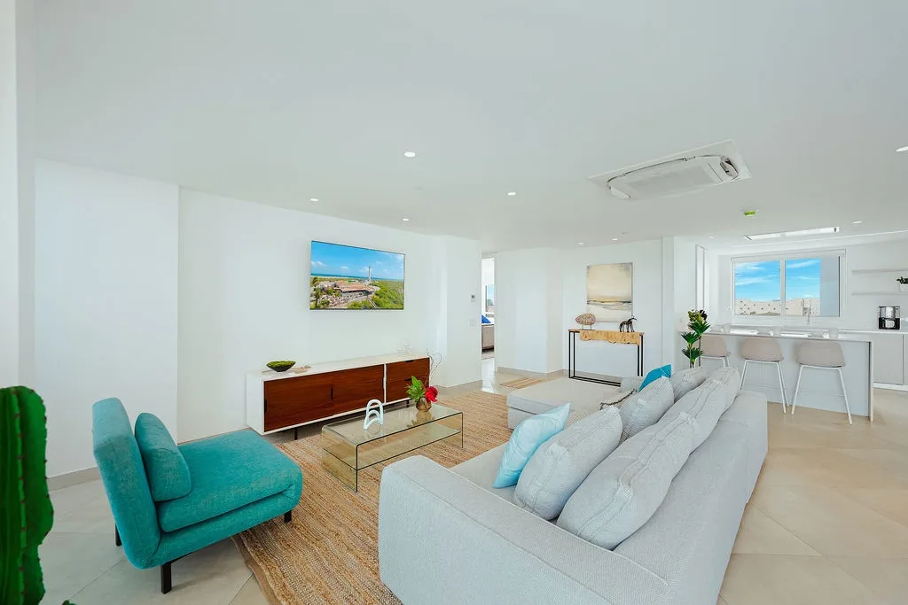 A360.E62- Luxury 3BR Suite with Terrace Near Eagle Beach