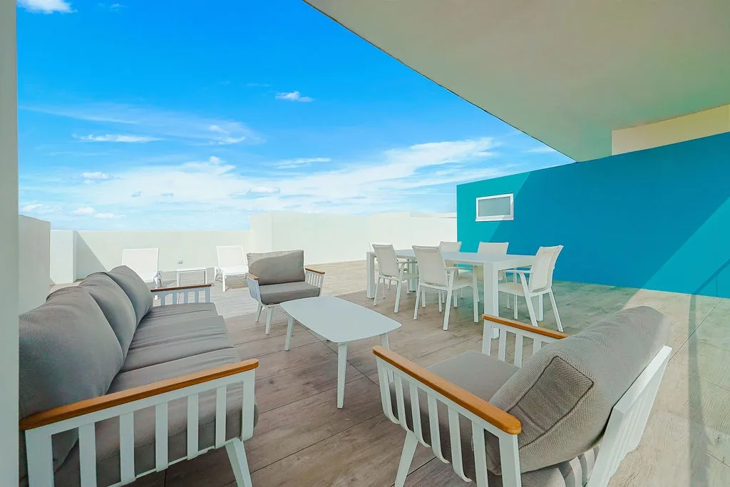 A360.E62- Luxury 3BR Suite with Terrace Near Eagle Beach