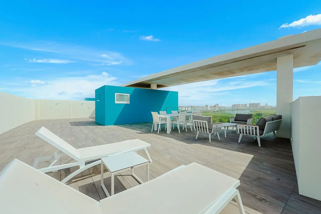 A360.E62- Luxury 3BR Suite with Terrace Near Eagle Beach