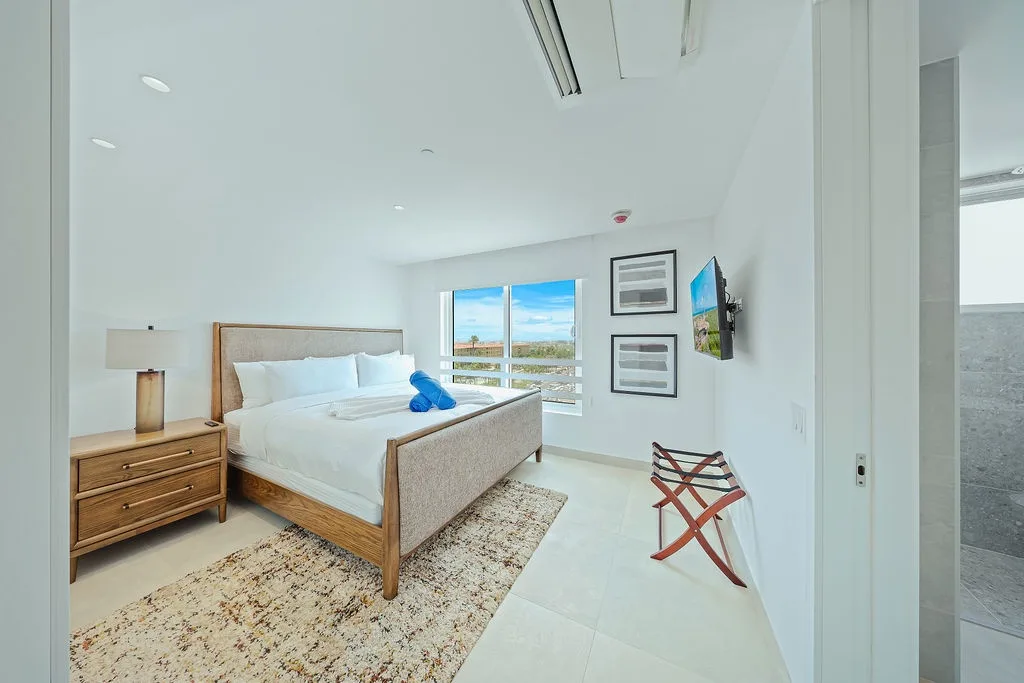 A360.E62- Luxury 3BR Suite with Terrace Near Eagle Beach