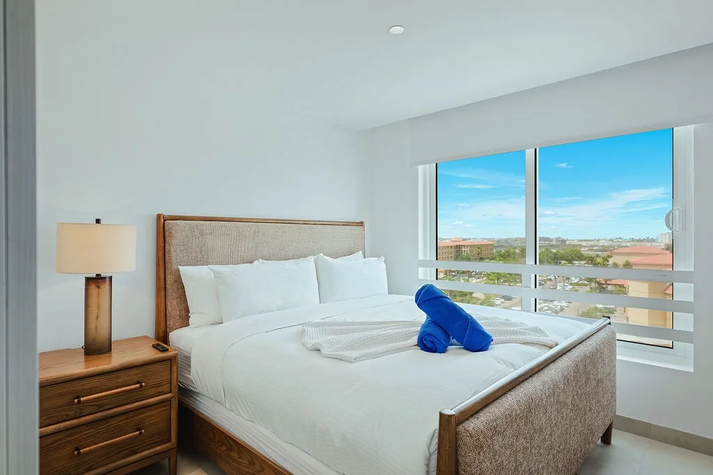 A360.E62- Luxury 3BR Suite with Terrace Near Eagle Beach