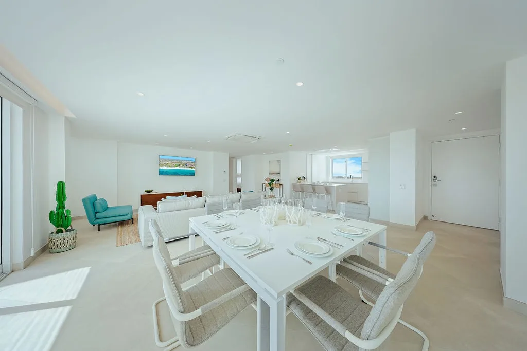 A360.E62- Luxury 3BR Suite with Terrace Near Eagle Beach