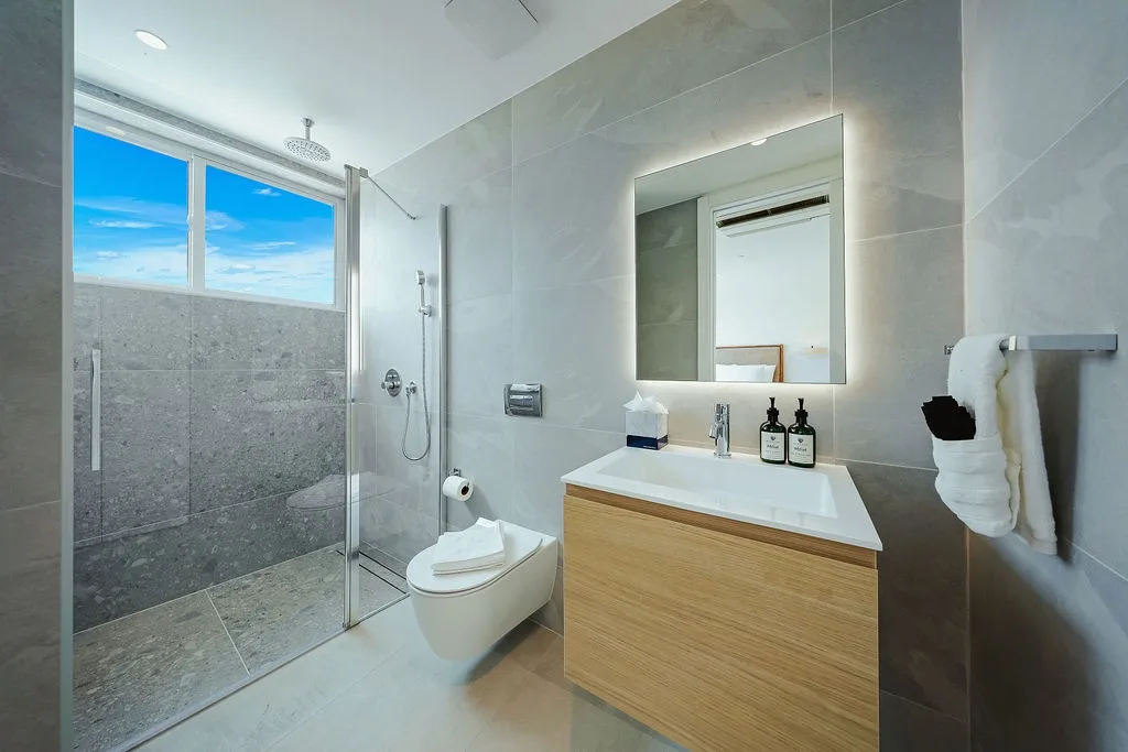 A360.E62- Luxury 3BR Suite with Terrace Near Eagle Beach