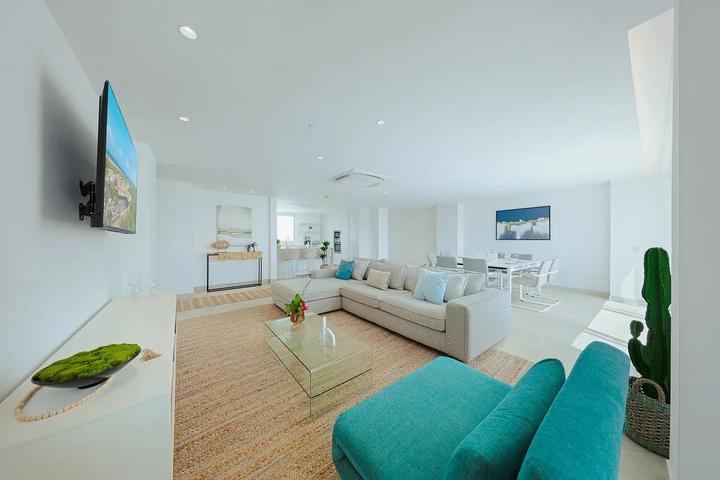 A360.E62- Luxury 3BR Suite with Terrace Near Eagle Beach