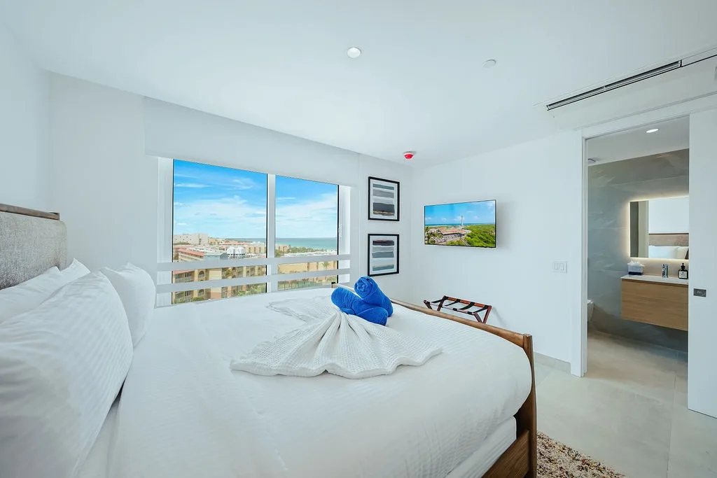 A360.E62- Luxury 3BR Suite with Terrace Near Eagle Beach