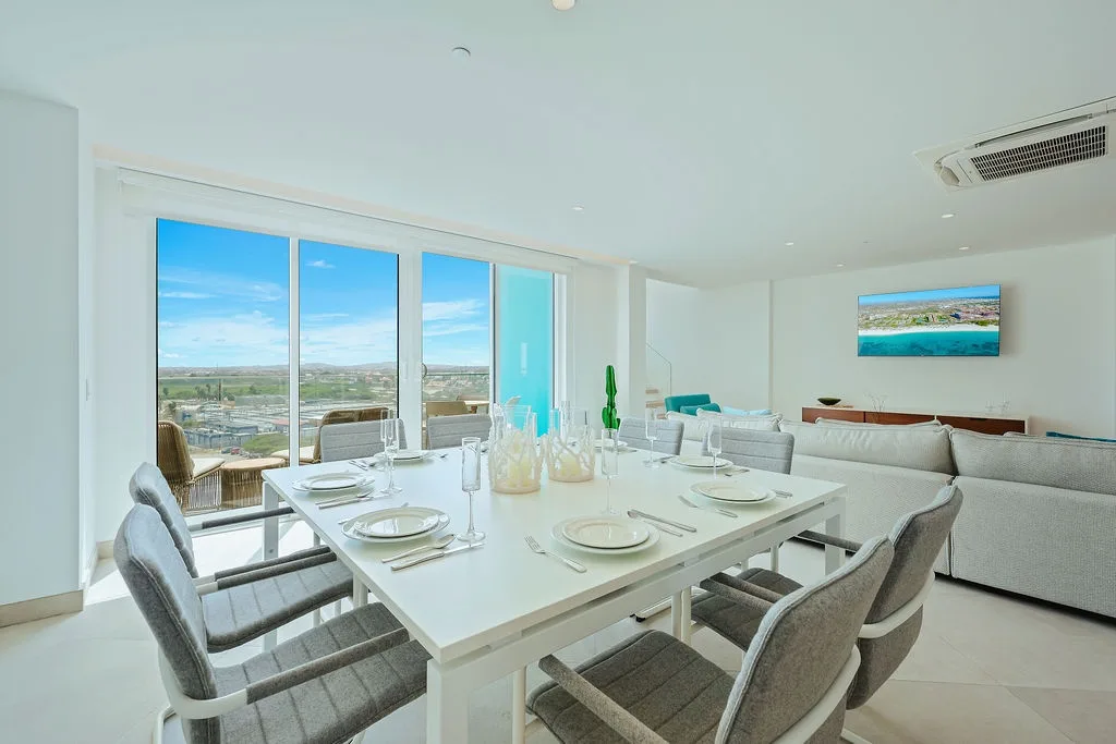 A360.E62- Luxury 3BR Suite with Terrace Near Eagle Beach