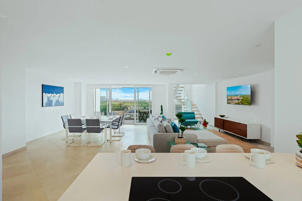 A360.E62- Luxury 3BR Suite with Terrace Near Eagle Beach