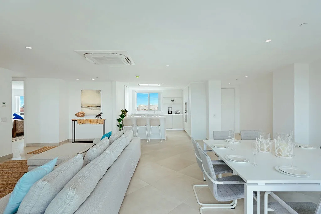 A360.E62- Luxury 3BR Suite with Terrace Near Eagle Beach