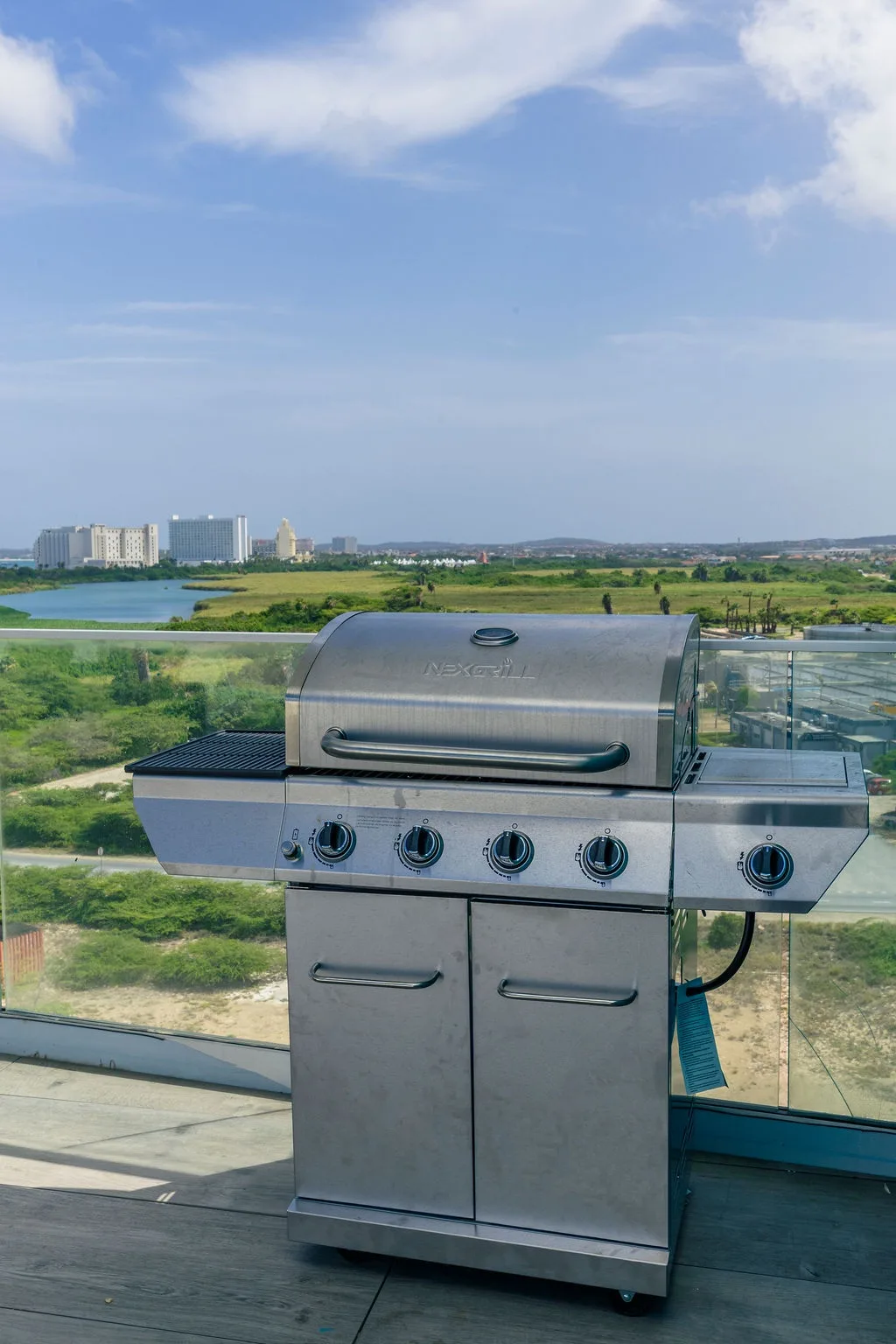 A360.E62- Luxury 3BR Suite with Terrace Near Eagle Beach