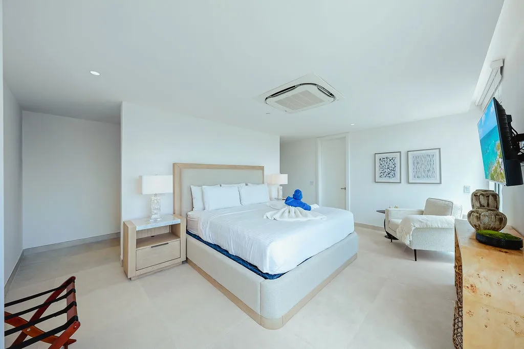 A360.E62- Luxury 3BR Suite with Terrace Near Eagle Beach