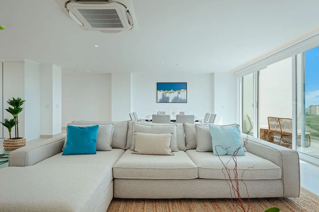 A360.E62- Luxury 3BR Suite with Terrace Near Eagle Beach