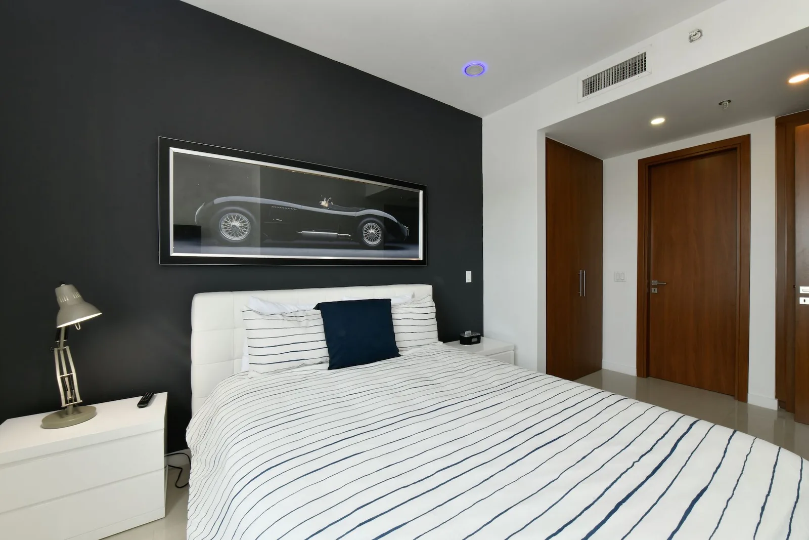 3BS-Blue226 - Luxury 5* 3 bdr Oceanfront condo between both Eagle & Palm Beach!