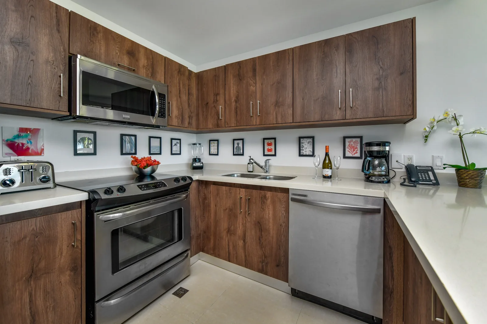 3BS-Blue226 - Luxury 5* 3 bdr Oceanfront condo between both Eagle & Palm Beach!