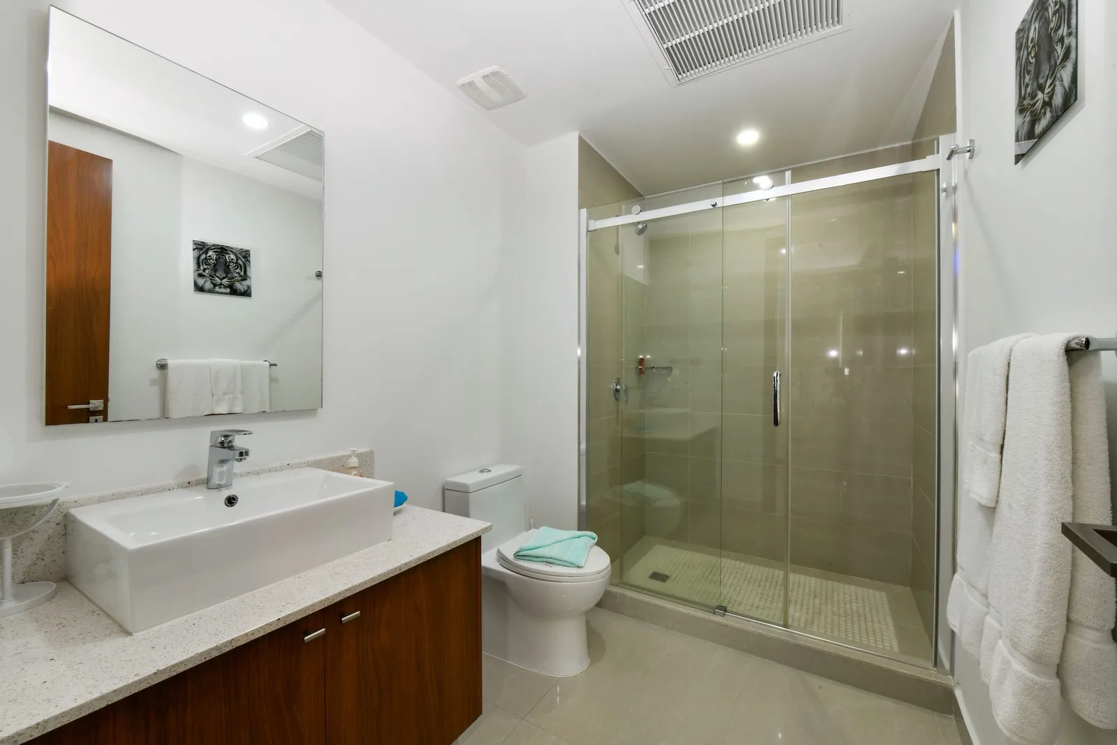 3BS-Blue226 - Luxury 5* 3 bdr Oceanfront condo between both Eagle & Palm Beach!