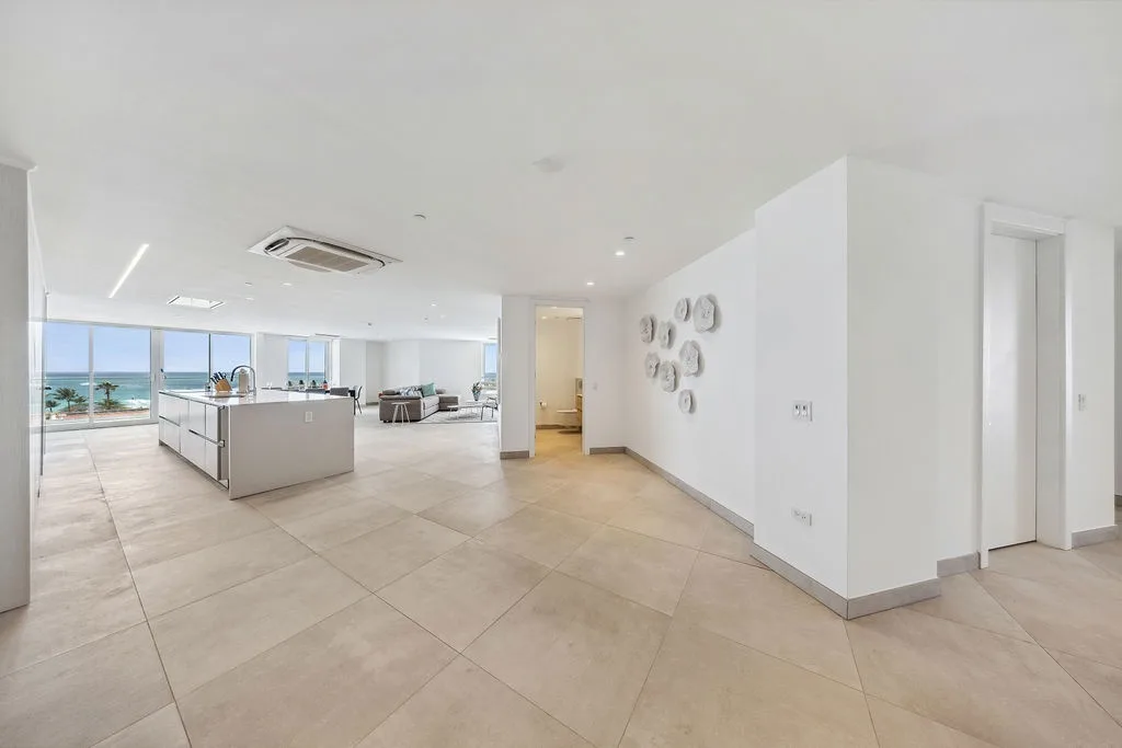 A360.W42 - Elegant 4BR Retreat | Steps to Eagle Beach